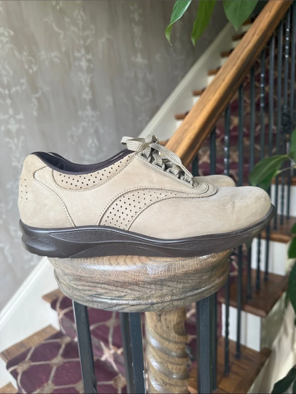 SAS women’s walk easy shoe size 8 1/2 excellent condition very clean
